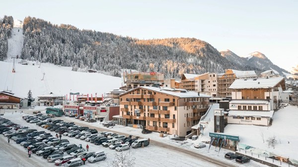 Te koop: Fieberbrunn/Tirol, in het ,,Skicircus''  Fieberbrunn / Hinterglemm - Saalbach / leogang / Viehofen - Zell am See . Top appartementen direct bij de lift en piste ( 410 km).  ..Ski in Ski out' '.